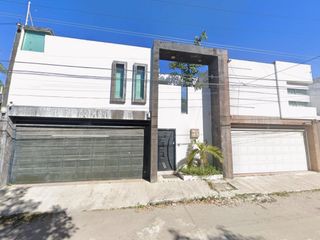 CASA EN CIUDAD DEL CARMEN CAMPECHE, EN UNA DE LAS MEJORES COLONIAS Y COMPRA A UN PRECIO INCREIBLE. REMATE HIPOTECARIO