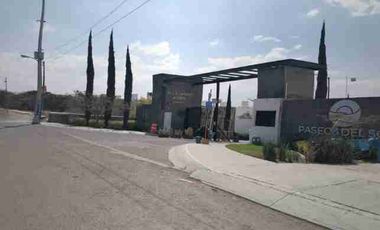 SE VENDE CASA DE 3 PISOS EN COLONIA CIUDAD DEL SOL,Stgo de Querétaro.