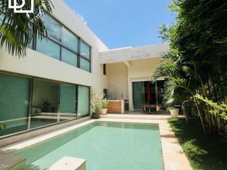 Casa en venta o renta con alberca y paneles solares dentro de la ciudad de Mérida