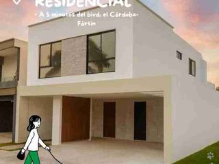 En VENTA hermosa casa en residencial