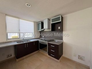 Rento casa en santa fe de juriquilla en privada con amenidades 3 recamaras 3 baños 2 autos