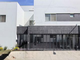 CASA EN VENTA EN COLINAS DE LAS CUMBRES, MONTERREY, N.L.