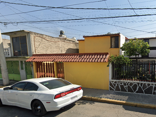 Venta de casa en Calle 319, El Coyol, CDMX. Buena inversión***