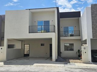 Casa con 200 m² Superficie de Terreno, 3 Recámaras en Venta en Hacienda Real