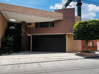 CASA EN RENTA EN AV. SALVADOR NAVA