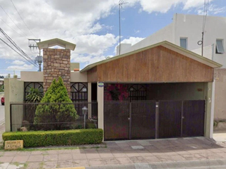 CASA EN AGUASCALIENTES AMPLIA CUENTA CON TODOS LOS SERVICIOS Y AMENIDADES.