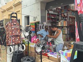 LOCAL FUNCIONANDO EN TRASPASO zona centro comercial