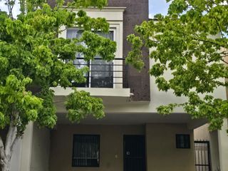 Casa en Renta en Saltillo al Centro en Fraccionamiento Cerrado Altaria sin Muebles