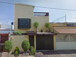CASA EN TLANEPANTLA, AMPLIA, ACABADOS DE LUJO, CUENTA CON TODOS LOS SERVICIOS Y AMENIDADES