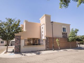 Casa en venta de 3 recámaras en Corceles Ecuestre Hermosillo en esquina junto al área común