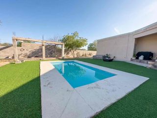 Casa en venta de 3 recámaras en El Tronconal Santa Lucina con alberca y terreno amplio