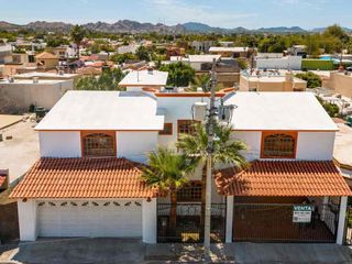 Casa en venta de 5 recámaras en Prados de Bugambilias Hermosillo con doble terreno