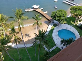 ACAPULCO. VENDO EXCELENTE DEPARTAMENTO   EN EL “CONDOMINIO LOS COCOS”,  CON PLAYA PROPIA Y MUELLE, VECINO A  LA MARINA DE ACAPULCO Y AL CLUB DE YATES