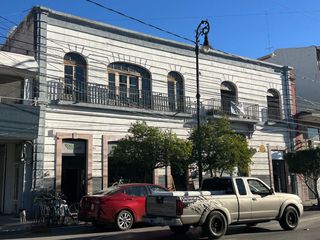 CASA EN VENTA EN CALLE MADERO ZONA CENTRO CON LOCALES COMERCIALES
