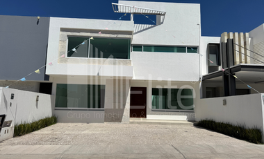 CASA EN VENTA EN LOMAS DE JURIQUILLA