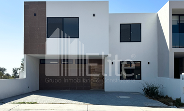 CASA EN VENTA EN LOMAS DE JURIQUILLA