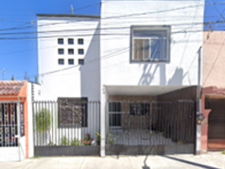 Casa de recuperación bancaria a la venta en Colinas del Poniente, Aguascalientes.