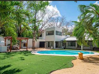 Casa de 1 Nivel en Venta en privada Álamos, Cancún