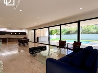 Casa nueva en renta en privada residencial con amenidades dentro de zona Country