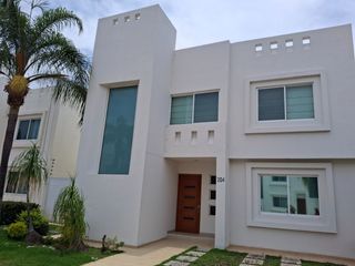 CASA EN RENTA EN PRIVADA