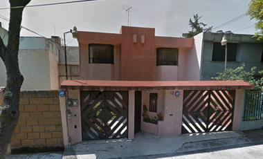 Casa cerca de Periférico y Gustavo Baz, con acceso a plazas comerciales como Plaza Satélite, Mundo E y Galerías Atizapán