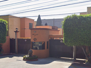 Muy cerca de Gran Terraza Acoxpa, Paseo Acoxpa y Galerías Coapa, con acceso a vialidades como Acoxpa, Canal de Miramontes y Tlalpan.