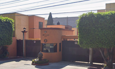 Muy cerca de Gran Terraza Acoxpa, Paseo Acoxpa y Galerías Coapa, con acceso a vialidades como Acoxpa, Canal de Miramontes y Tlalpan.