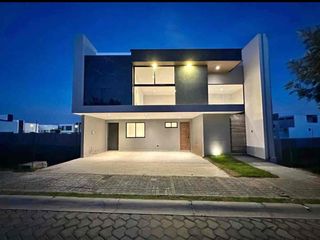 Casa en Parque Sofía – Roof garden, 361 m² y amplios espacios para vivir