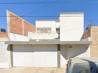 Casa de recuperación bancaria en venta en Las Brisas, Aguascalientes.