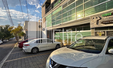 VENTA PRIMER PISO DE PLAZA COMERCIAL EN PROLONGACION CORREGIDORA NORTE