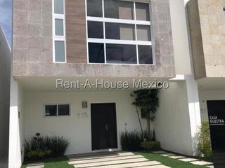 Rento casa amueblada en privada pase junipero 3 niveles 3 recamaras 3 baños 2 autos