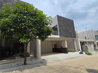 Casa en venta con 200 mts2 cuadrados de Terreno zona del campestre frac privado Be Arenal