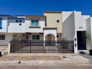 Casa en Venta en Valle Alto - Frente al Parque