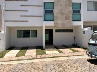 CASA EN RENTA EN LOMAS DE ANGELOPOLIS PUEBLA