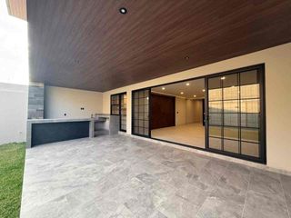 Casa en renta en la campiña del bosque, amplia y acabados hermosos.