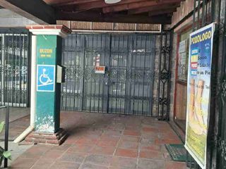 Local comercial en placita frente a Plaza Cuernavaca