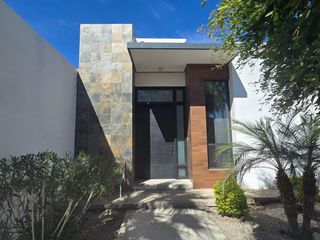 CASA DE RENTA EN UNA PLANTA EN AUREA RESIDENCIAL