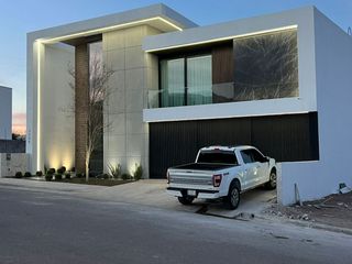 RESIDENCIA DE LUJO EN ZONA VALLES 565 m² DE CONSTRUCCIÓN