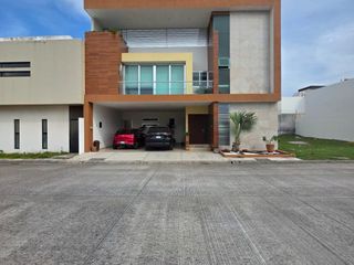 Casa de 3 Niveles a unas cuadras del Mar 🏊🏻‍♂️ en lomas del sol-Riviera veracruzana