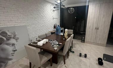 VENTA DE CASA EN LOMBARDIA  FRENTE AREA VERDE