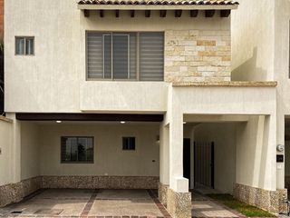 Casa Mayorazgo Santa Elena 3 recamaras (Una en PB)