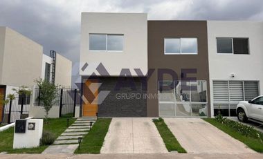 CASA EN VENTA EN COLINAS DE SAN ISIDRO INT. 54
