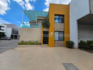 Rento casa en privada con amenidaddes de milenio 3 recamaras + servicio 4 baños 2 autos