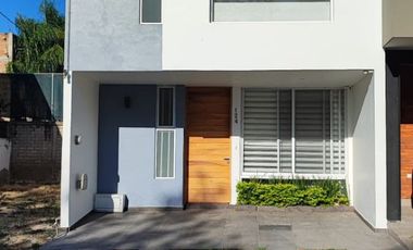 Casa enventa Fracc. La Madeiras muy cerca de Valle Imperial