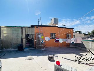 Se vende casa en esquina en frente de la iglesia de la sagrada familia Cd Juarez Chih