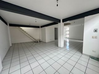 SE RENTA OFICINA CON MEZZANINE EN EL CENTRO DE LA CIUDAD