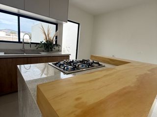 HERMOSA CASA DE UN PISO EN VENTA RODEADA DE NATURALEZA AL SUR PONEINTE DE LA CIUDAD