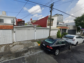 CASA EN VENTA, COL. VALLE DORADO, TLALNEPANTLA DE BAZ, ESTADO DE MÉXICO.