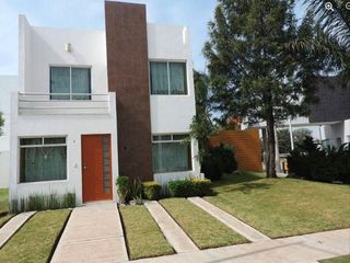 💎 Residencia de 230 m² en Tlajomulco | Alberca, Áreas Verdes y Precio de Oportunidad
