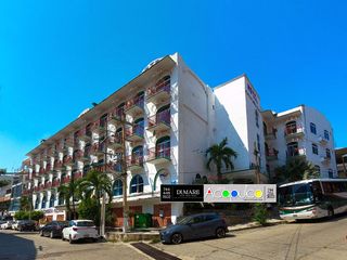 Hotel en venta en el corazón de la diversión, Condesa, Acapulco.